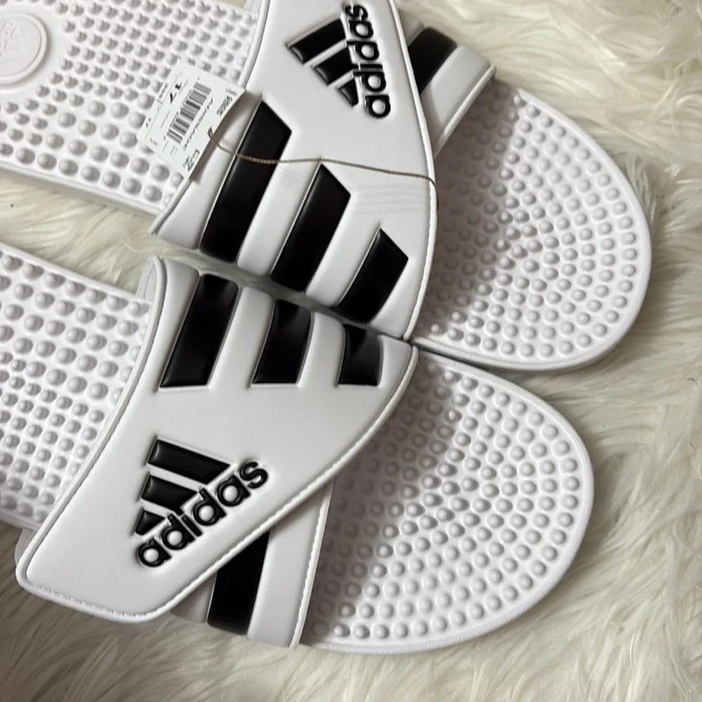 NEW In Box Adidas Adissage Slide Sandals Black And White Men’s 17